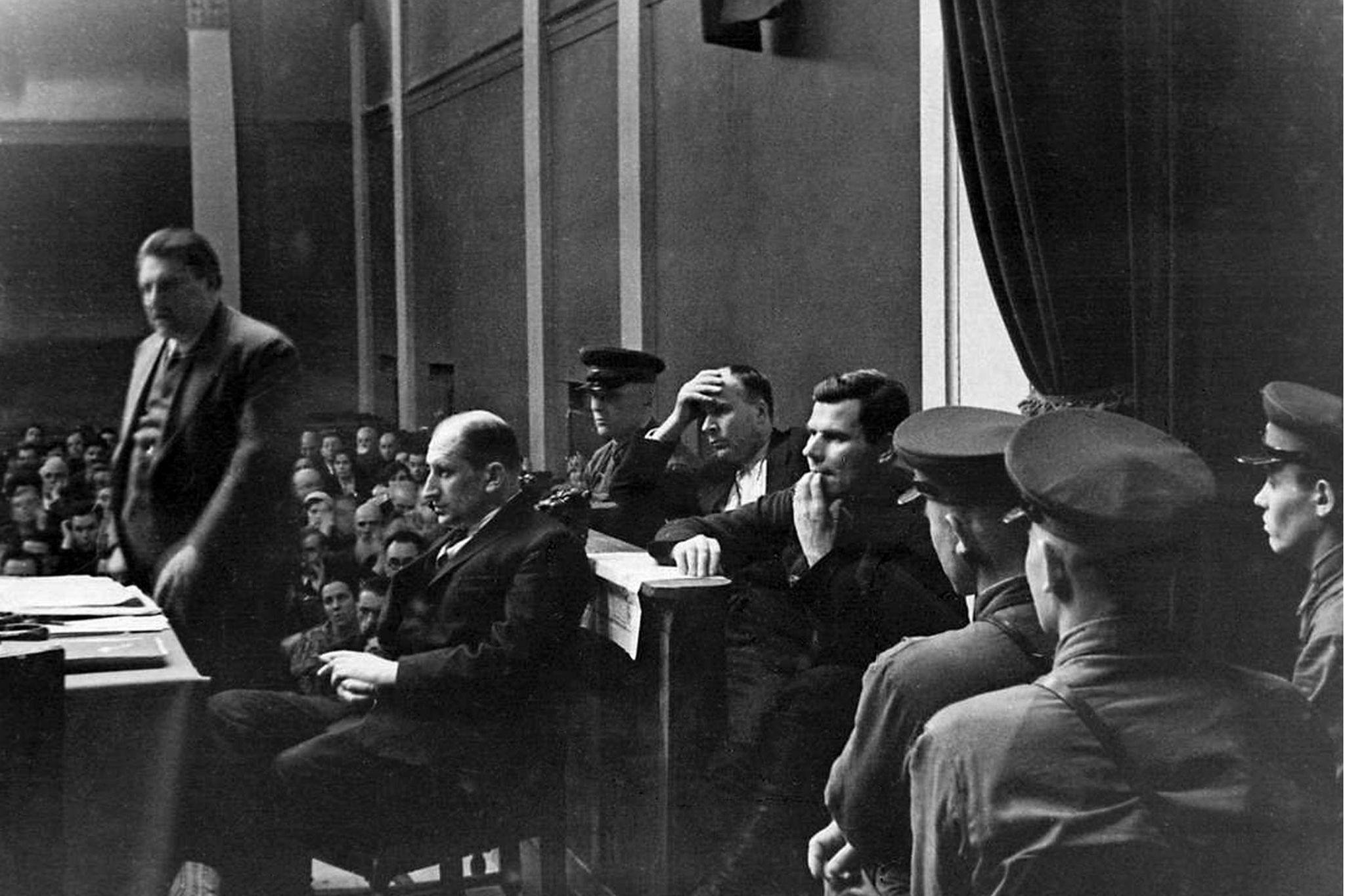 DIE SOGENANNTEN MOSKAUER PROZESSE Der Revolutionär