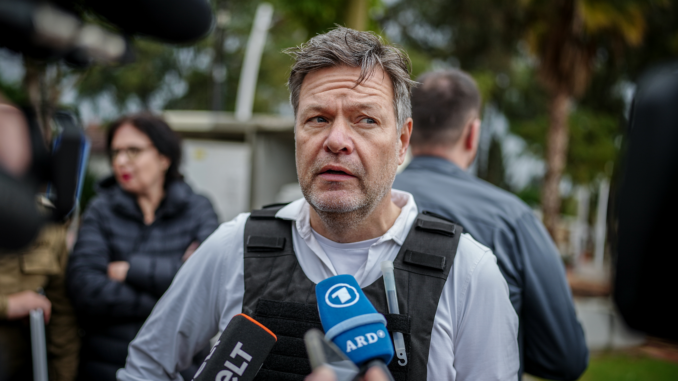 Habeck - Rüstungskriegsminister